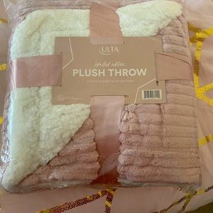 ULTA BEAUTY LIMITED EDITION PLUSH THROW.